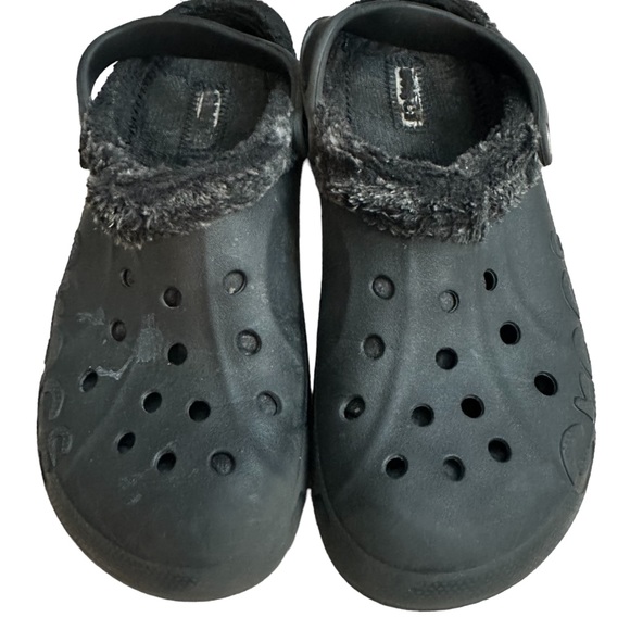 ❄️ Crocs fur lined Clogs sandals black in size 12 Mens - Picture 2 of 11